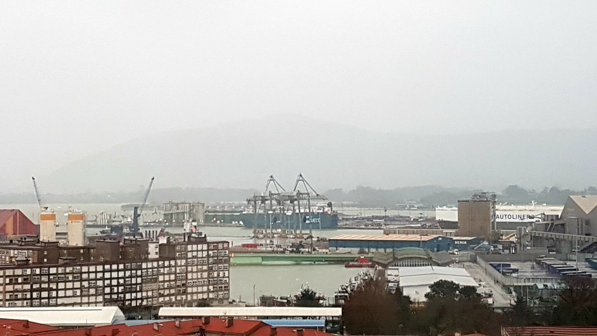 Apez140's tweet photo. #Instantes
De una Dársena del Barrio Pesquero y el #PuertoDeRaos, @port_santander, las #Grúas de @BoludaCM y un #RoRoCargoShip...🧚♀️😎 https://t.co/C5sW2Tcvok