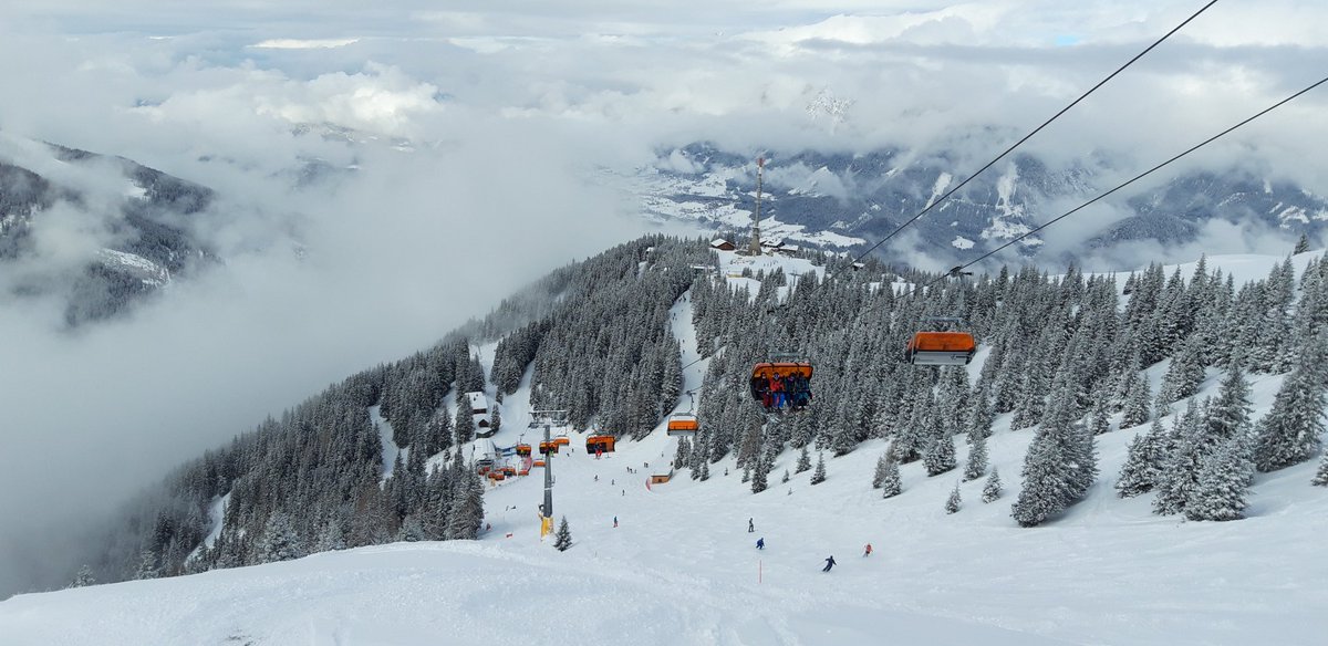 HauserKaibling's tweet image. …und ein weiterer Traumtag neigt sich dem Ende zu.🤩

Frau Holle hat den Hauser Kaibling zu einem wahren Winterparadies verwandelt!❄️☃️

Ab auf die Piste! Alle wichtigen Infos findest du unter 👉🏼 hauser-kaibling.at 

📸 Rüdiger Faulhaber (Stammgast am Hauser Kaibling)