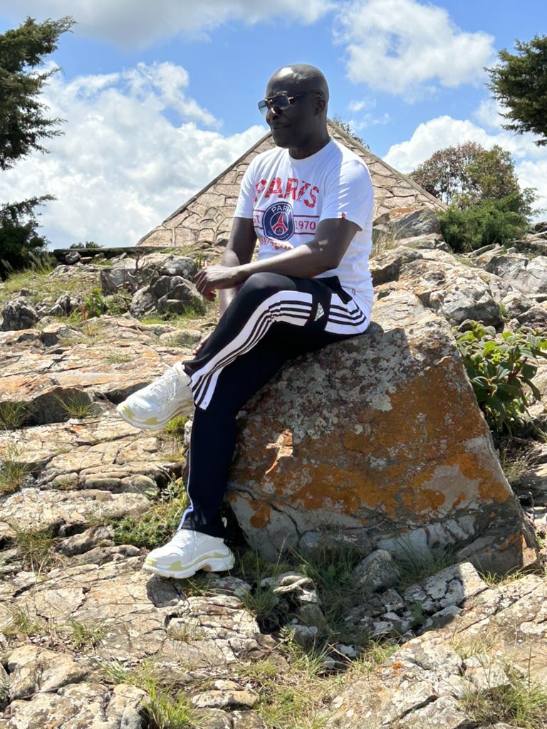 NRJC95's tweet photo. Mon deuxième jour de #VisitBurundi #KazeiBurundi

Visite des provinces #Makamba, #Bururi, #Rutana, de l’historique #SOURCEDUNIL la plus méridionale et des impressionnantes #ChutesdeKarera.

Remerciements appuyés aux guides touristiques et surtout monsieur Nahimana ci-dessous https://t.co/0QH4Fgft58
