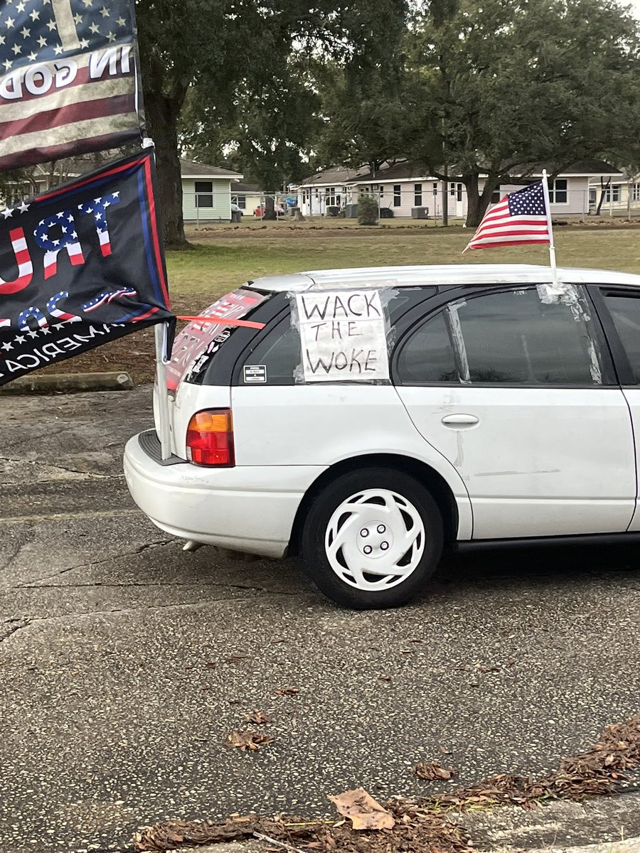 BeccaBaltz's tweet photo. This is why I hate living here in Florida. Especially here in the panhandle. #MAGAMoron #GOPClownShow #Florida #FloridaIsHell https://t.co/Wkw8sHsCTU