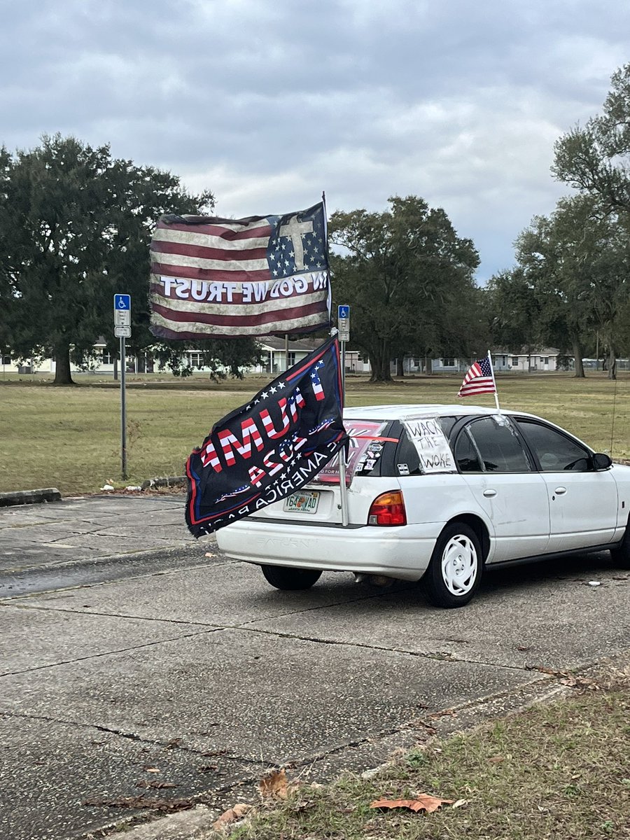 BeccaBaltz's tweet photo. This is why I hate living here in Florida. Especially here in the panhandle. #MAGAMoron #GOPClownShow #Florida #FloridaIsHell https://t.co/Wkw8sHsCTU