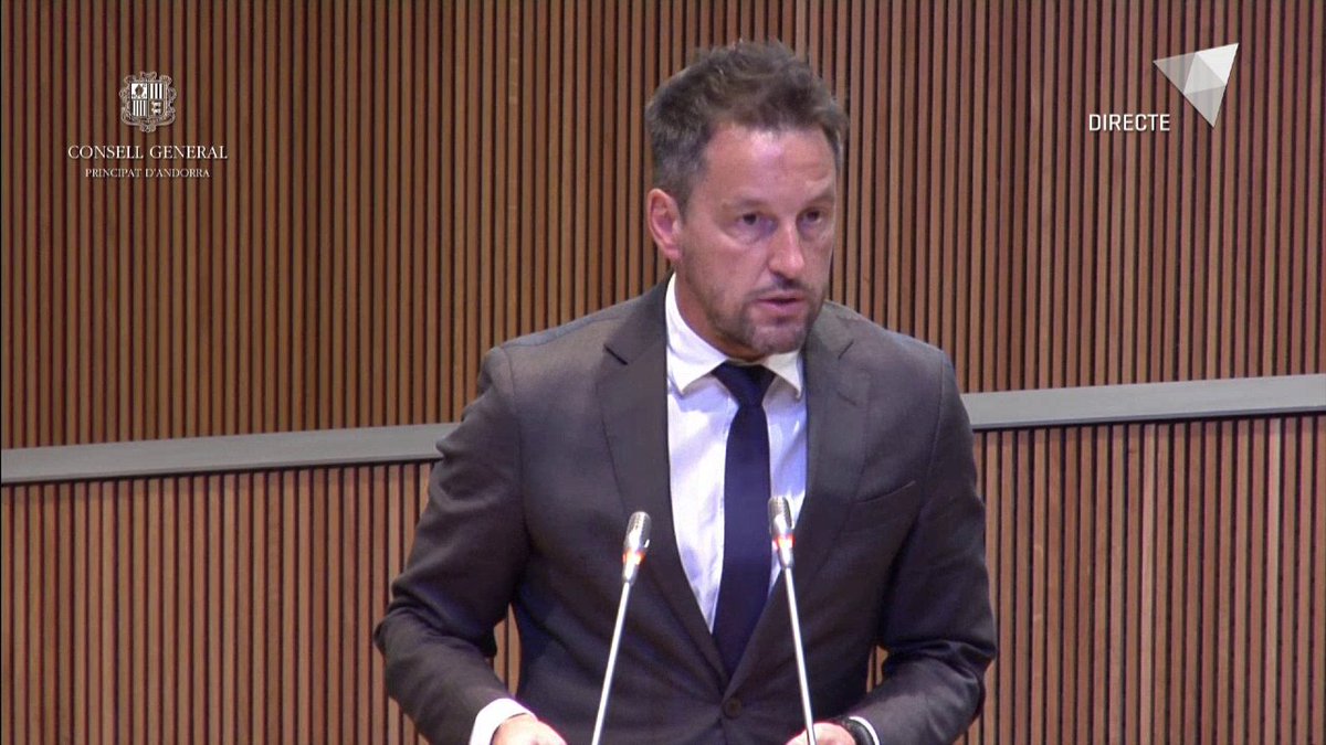 <a href="/ConsellGeneral/">Consell General</a> ▶️#ConsellGeneral #endirecte 
👉Intervé <a href="/PereLopezAgras/">Pere López Agràs</a> per defensar la reserva d'esmena presentada per <a href="/PSAndorra/">Partit Socialdemòcrata d'Andorra</a>. 
🗣️: “Proposem que l'increment pels contractes vençuts sigui d'1,5%. I no hi hagi un augment pels contractes que no hagin vençut.”