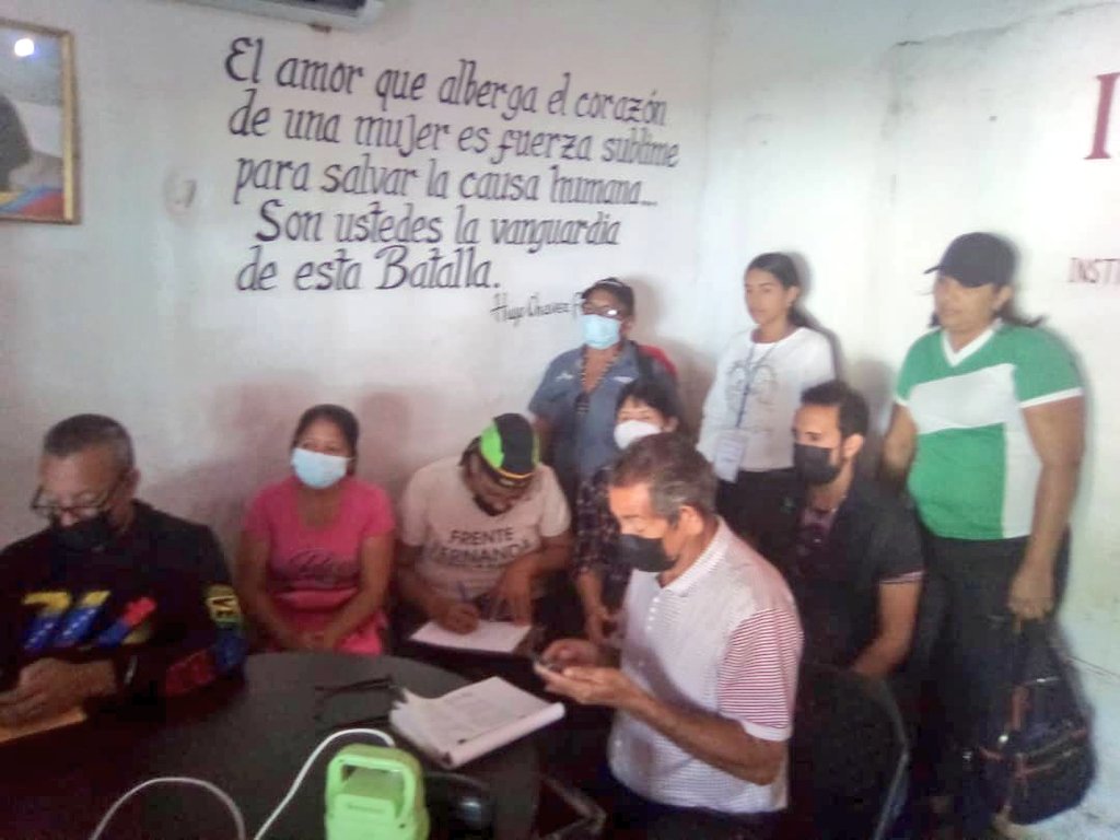 #TropaVerdeActiva  <a href="/InnVenezuela/">Nutriendo Conciencias</a>   vídeo conferencia con nuestro  Ministro <a href="/LealTelleria/">M/G Carlos Leal Tellería</a>  
 EMA Estadal y desde los municipios Simón Rodríguez, Piritu, Aragua de Barcelona

<a href="/marilyndilucave/">Marilyn Di Luca</a> 
<a href="/luismarcanos/">Luis Marcano</a> 
<a href="/Alimentar_Anz/">Alimentar Anzoátegui</a> 
<a href="/anzoateguigob/">Gobierno Bolivariano de Anzoátegui</a>
<a href="/MPPPlanifica/">MinPlanificación</a> 
<a href="/ViceVenezuela/">Vicepresidencia Vzla</a> 
<a href="/Yinderf/">Yinderf</a>