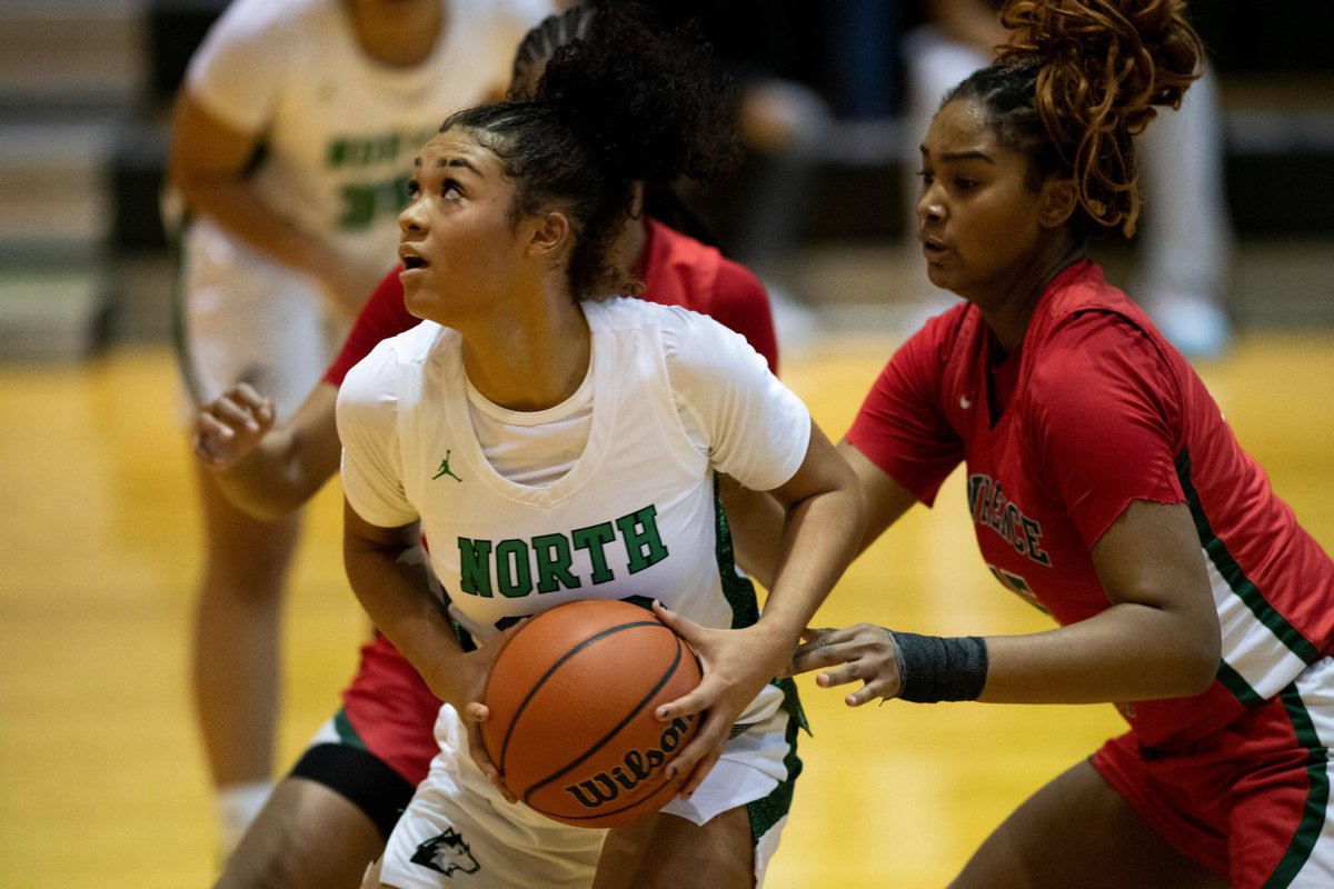 It was her third high school. Amiyah Buchanan says she felt alone at times last year. That is until basketball season.

On how the sport helped the North senior improve her mental health and become a Division I recruit.
courierpress.com/story/sports/h…