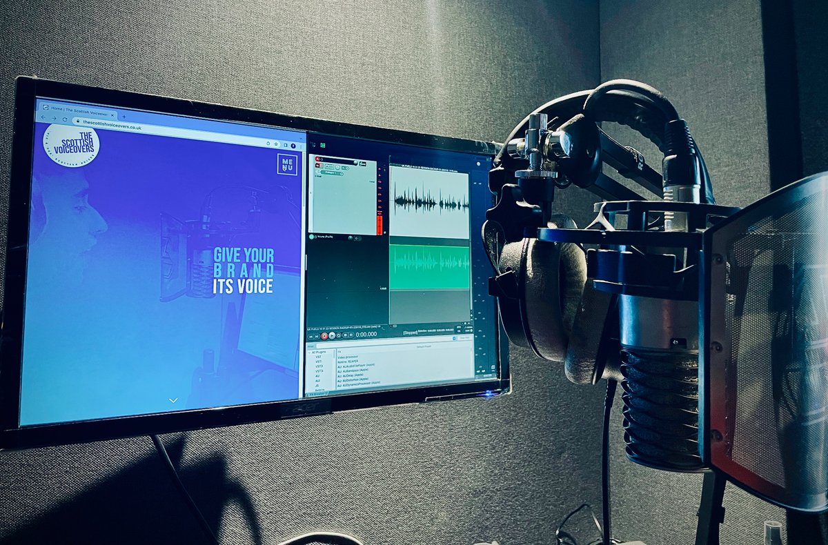 Hanging up the cans for lunch after a busy morning in the studio!
Thanks again as always to the legend <a href="/thebakingagent/">Agent Harvey</a> <a href="/HarveyVoices/">Harvey Voices</a> 

#voiceactor #voiceover #scottishvoiceover
#grateful