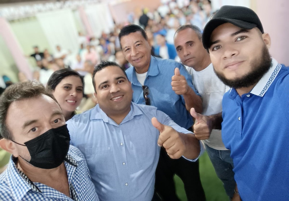 REkonomo's tweet photo. Gracias muchas gracias amigos líderes y pueblo de Cofradía
Gracias Emerson Cárcamo, 
Antonio Márquez, 
Dennis Paz,
Sus muestras de cariño son un compromiso para seguir trabajando. 
Lucharemos por qué tengan la carretera que tanto necesitan y mayor seguridad ciudadana en la zona https://t.co/tzKxe50Qqz