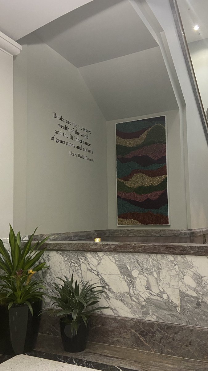 g1677851's tweet image. ชอบประเทศที่ตั้งใจทำ public library ดีๆอะ ที่ให้คนเข้าใช้ฟรี หนังสือแน่นๆแบบอัพเดทบ่อย อันนี้ public library ที่ chicago ใหญ่มากๆๆๆ มีหลายชั้น หนังสือเยอะสะใจ หนังสือใหม่ๆครบเลย ตอนที่ไปคืออยู่ในนั้นทั้งวันเลย