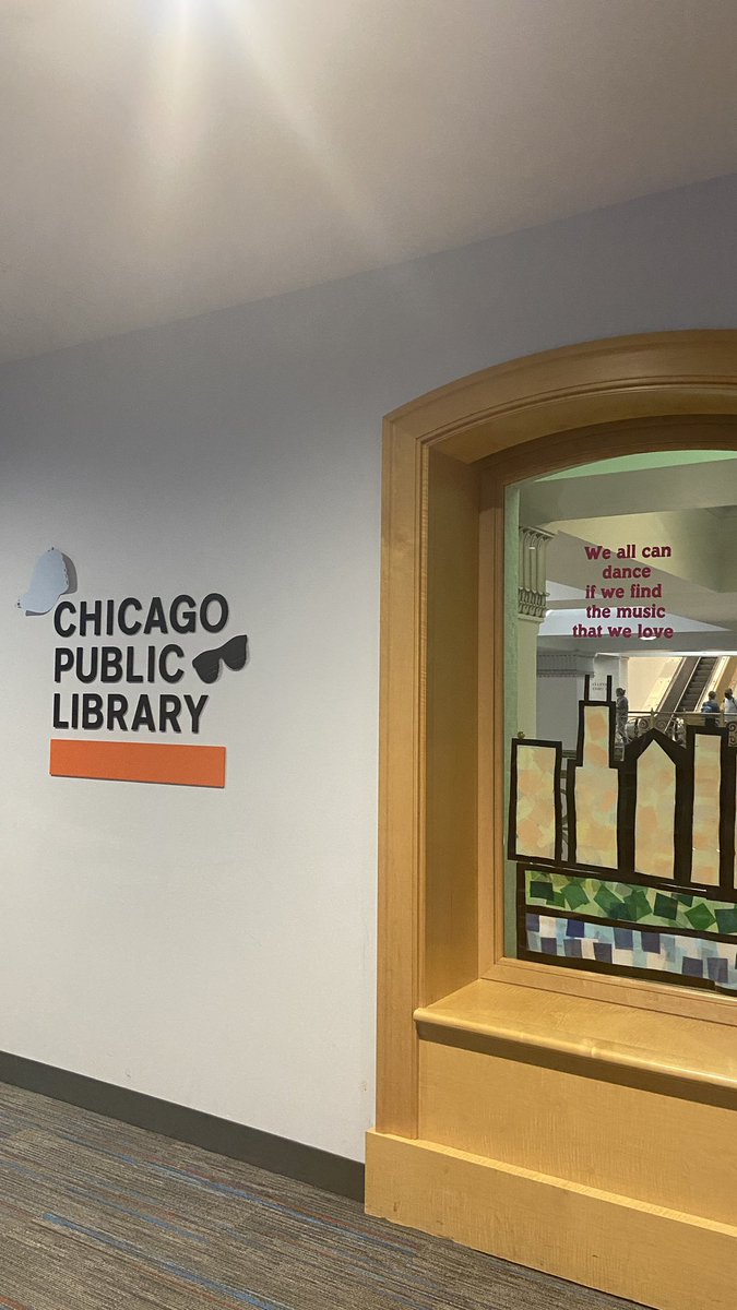 g1677851's tweet image. ชอบประเทศที่ตั้งใจทำ public library ดีๆอะ ที่ให้คนเข้าใช้ฟรี หนังสือแน่นๆแบบอัพเดทบ่อย อันนี้ public library ที่ chicago ใหญ่มากๆๆๆ มีหลายชั้น หนังสือเยอะสะใจ หนังสือใหม่ๆครบเลย ตอนที่ไปคืออยู่ในนั้นทั้งวันเลย