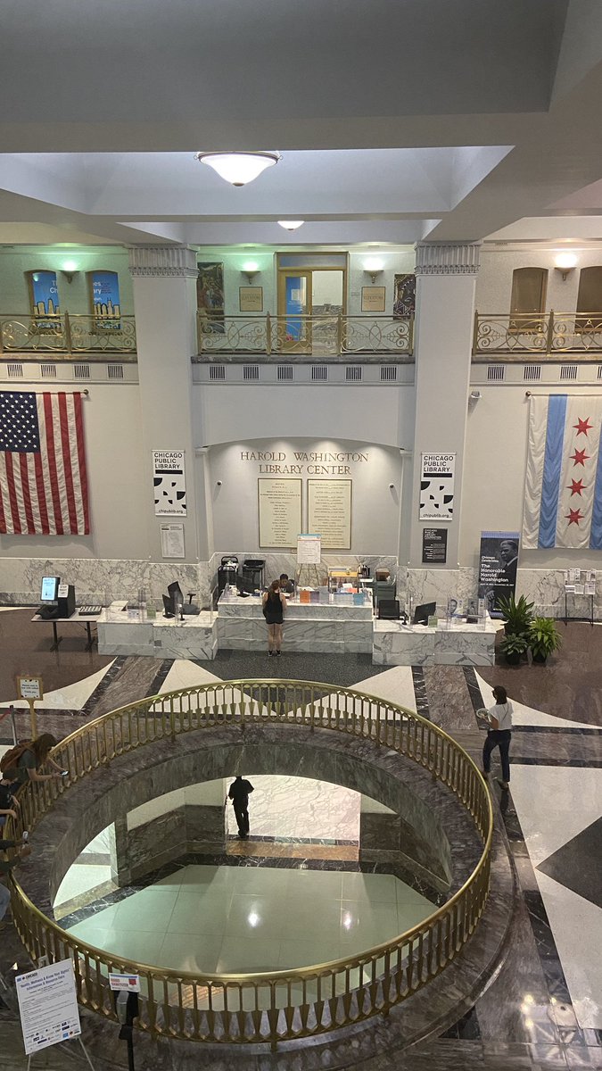 g1677851's tweet image. ชอบประเทศที่ตั้งใจทำ public library ดีๆอะ ที่ให้คนเข้าใช้ฟรี หนังสือแน่นๆแบบอัพเดทบ่อย อันนี้ public library ที่ chicago ใหญ่มากๆๆๆ มีหลายชั้น หนังสือเยอะสะใจ หนังสือใหม่ๆครบเลย ตอนที่ไปคืออยู่ในนั้นทั้งวันเลย