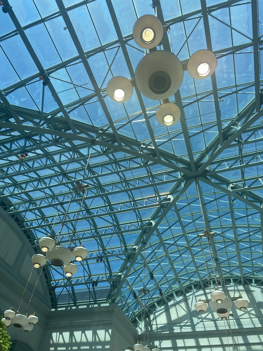 g1677851's tweet image. ชอบประเทศที่ตั้งใจทำ public library ดีๆอะ ที่ให้คนเข้าใช้ฟรี หนังสือแน่นๆแบบอัพเดทบ่อย อันนี้ public library ที่ chicago ใหญ่มากๆๆๆ มีหลายชั้น หนังสือเยอะสะใจ หนังสือใหม่ๆครบเลย ตอนที่ไปคืออยู่ในนั้นทั้งวันเลย