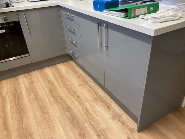 PartnersPFL's tweet photo. Making sure that our tenants have the best quality of living, Recently we had a new kitchen fitted at one of our properties in Belper, and the tenant couldn't be happier with it🔨🏡
#propertymanagement #stockcondition #tenantscomefirst https://t.co/a0LwJj5P6K