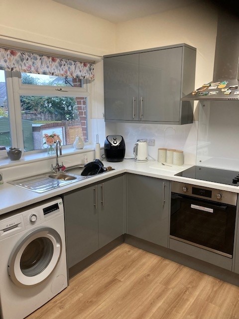 PartnersPFL's tweet photo. Making sure that our tenants have the best quality of living, Recently we had a new kitchen fitted at one of our properties in Belper, and the tenant couldn't be happier with it🔨🏡
#propertymanagement #stockcondition #tenantscomefirst https://t.co/a0LwJj5P6K