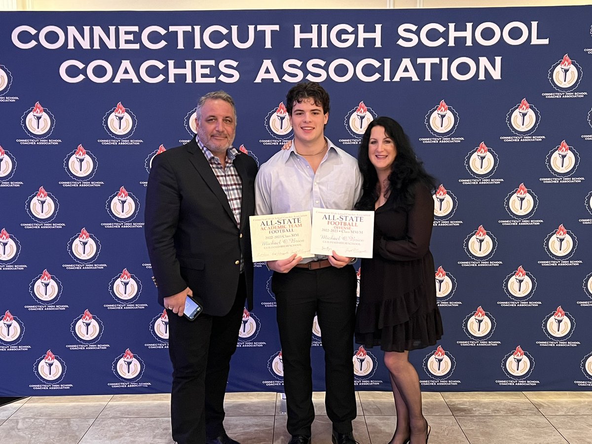 mike2obrien's tweet photo. Great night last night at the All-State Banquet 
-All-State RB💚
-All State Acaedmic Team💚
@CoachAntSalvati @GHSfootball19 https://t.co/nmX8bb3p3D