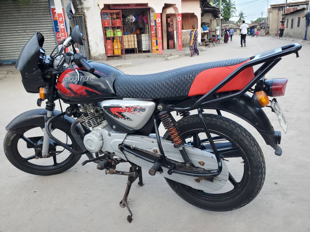 pikipiki_market's tweet photo. JANUARY OFA
Boxer cc125
Haijaguswa 
Starter unaondoka 
Tayiri zote mpya 
Full document 
Tupo DSM  
Mkoani Tunasafirisha 
Bei 1,350,000 
Tupigie 0764400400 https://t.co/xlKLL1w7z3