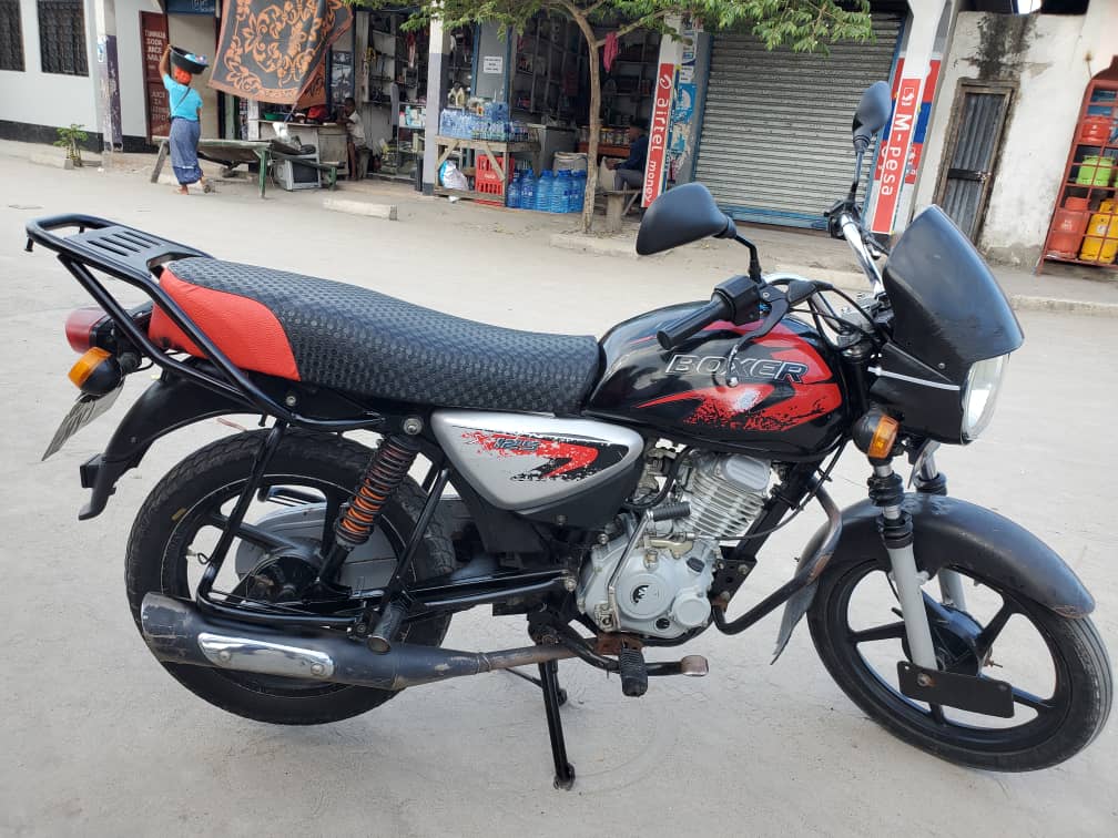 pikipiki_market's tweet photo. JANUARY OFA
Boxer cc125
Haijaguswa 
Starter unaondoka 
Tayiri zote mpya 
Full document 
Tupo DSM  
Mkoani Tunasafirisha 
Bei 1,350,000 
Tupigie 0764400400 https://t.co/xlKLL1w7z3