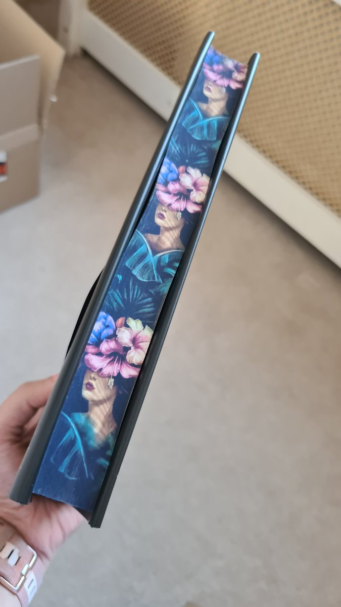 AusEvie's tweet image. I live for this book delivery each month.✨️

I'm playing catchup on reading them but they are all so stunning 😍 
#fairyloot #adultbookbox