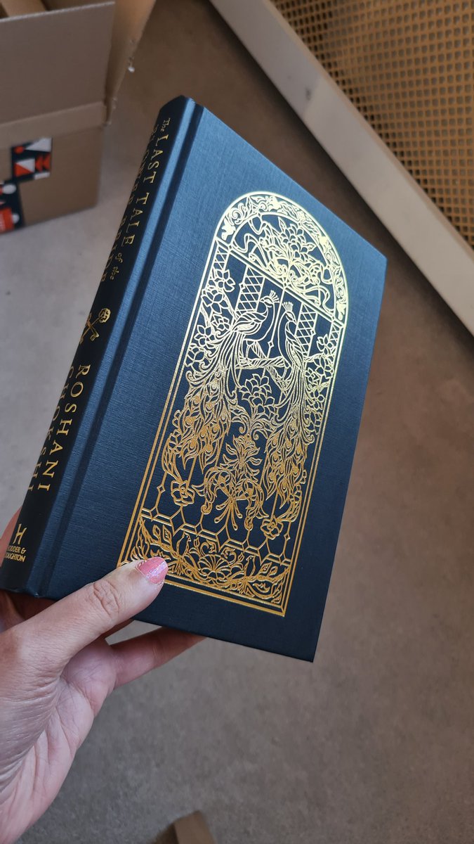 AusEvie's tweet image. I live for this book delivery each month.✨️

I'm playing catchup on reading them but they are all so stunning 😍 
#fairyloot #adultbookbox