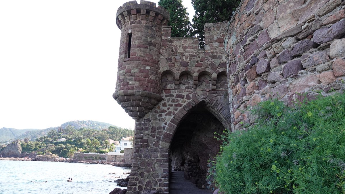 Le Château de Mandelieu - La Napoule côté mer
#Mandelieu #Mandelieutourisme #CotedAzurFrance #JeudiPhoto #VisitCotedAzur #Tourisme #photodujour <a href="/VisitCotedazur/">Côte d'Azur France</a> <a href="/MandelieuVille/">Mandelieu-La Napoule</a> <a href="/MandelieuOTC/">Mandelieu Tourisme</a>