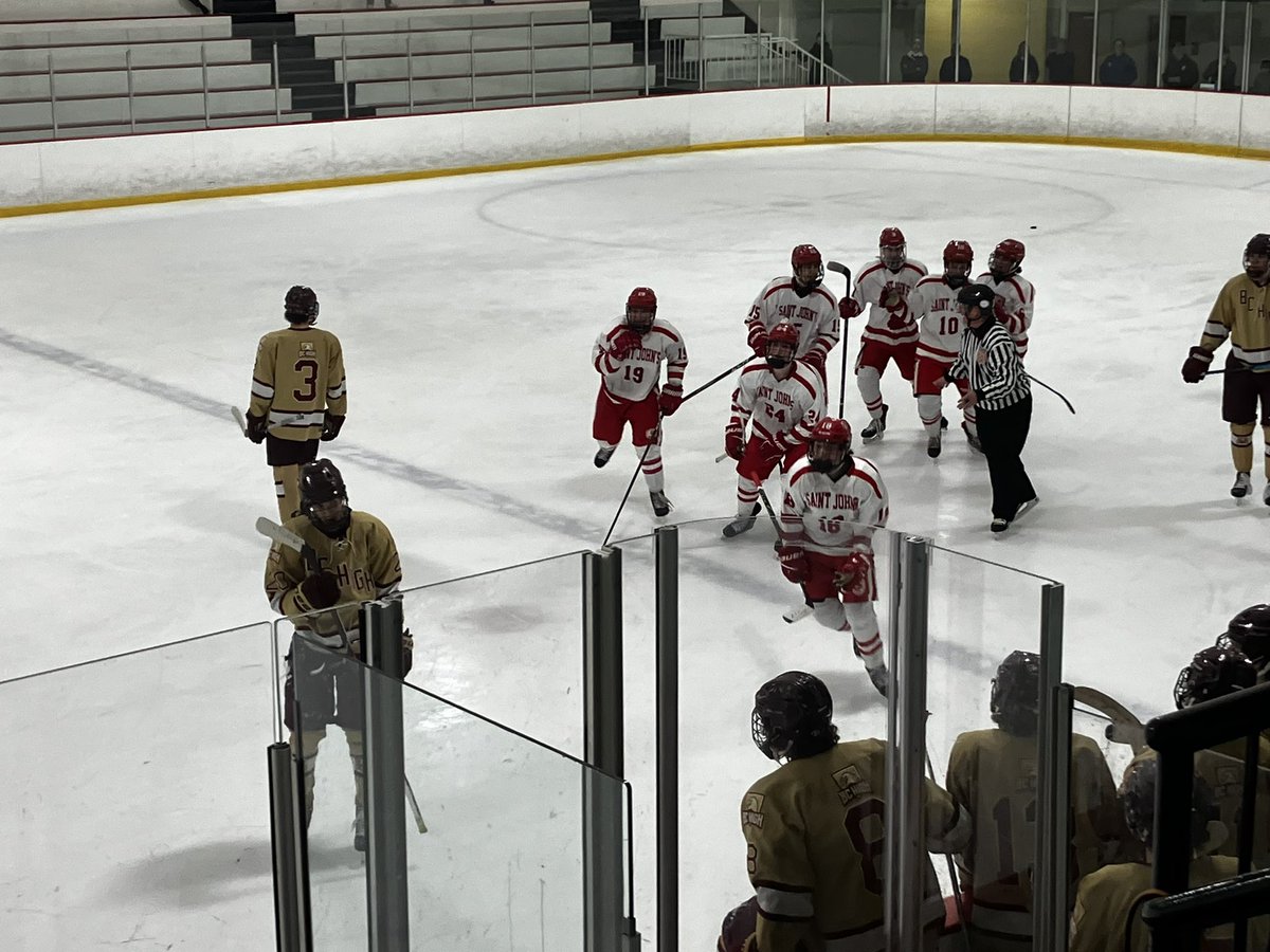 USRealityReport's tweet image. Prior to an excellent @HillerAthletics @HillerHockey win.. #StJohns scored a goal in the final seconds to take down #BCHigh 2-1.