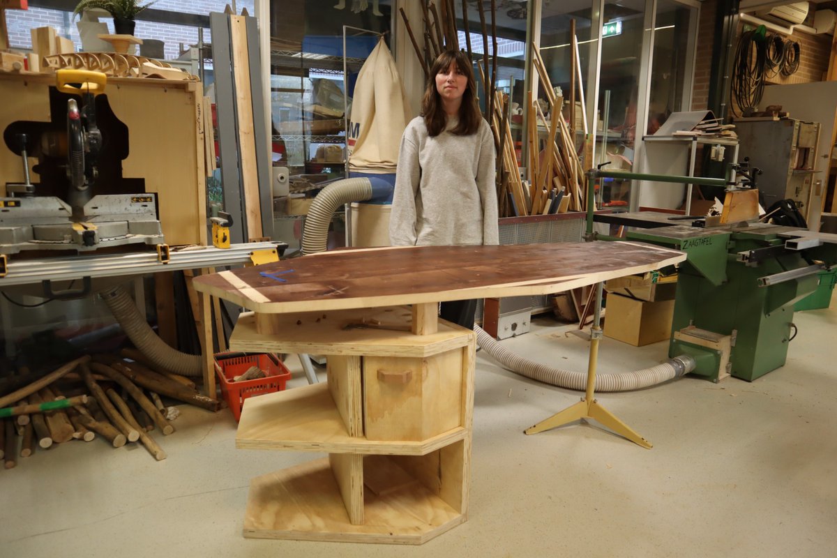 Het meest coole wat je kunt worden is Meester bij <a href="/WALHALLAb_NL/">WALHALLAb</a> !

Gewoon (af en toe) jouw kennis en passie delen met stuiterballen die meer kunnen en willen dan op school kan!

Ik hoor van jou!

#techniek #kunst #design #ambacht #ondernemen #onderwijs