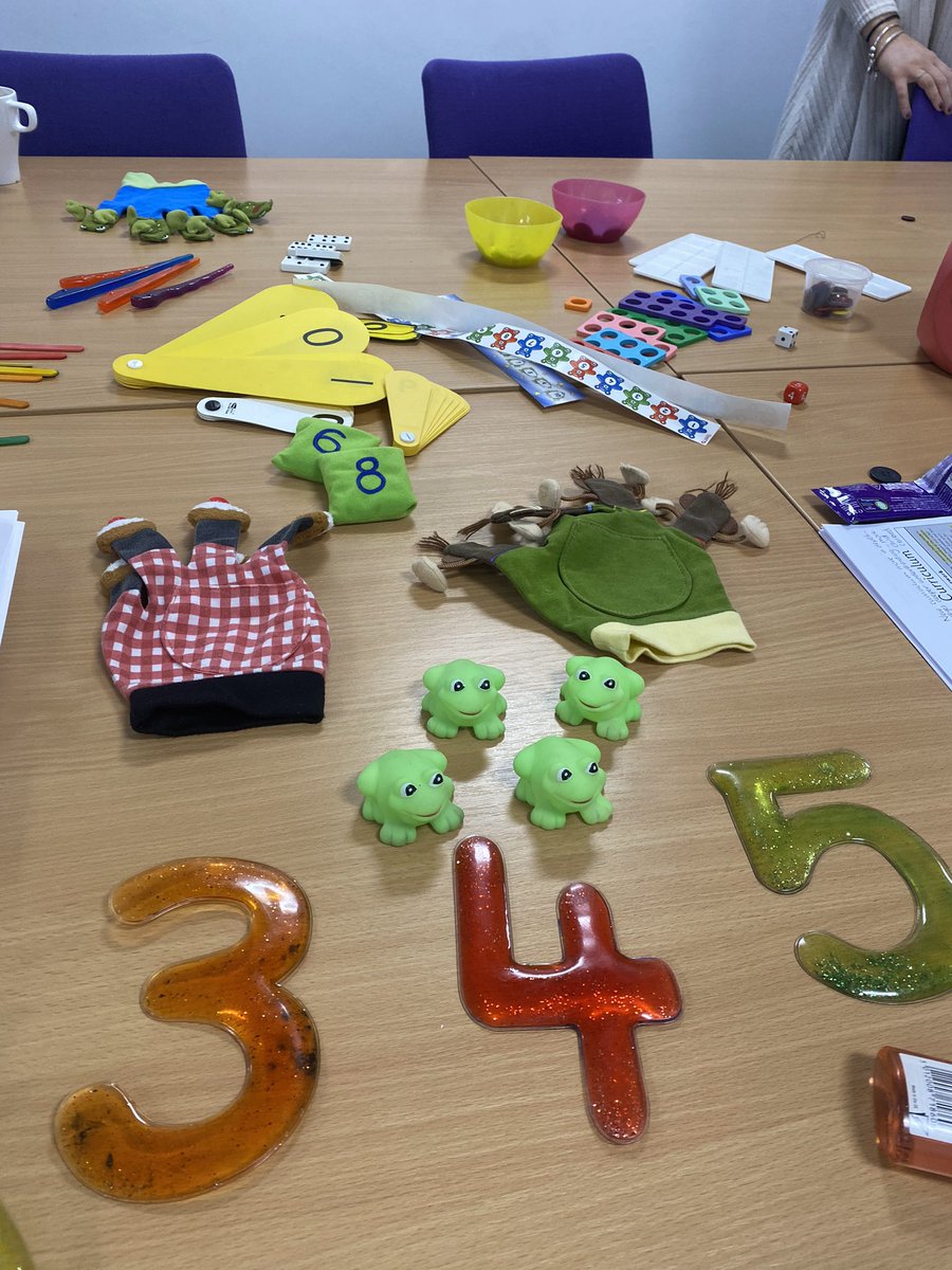 MissABuckley's tweet photo. Back at @MayfieldOldham for our EYFS session. This week was Maths! We discussed what having good number sense looked like and explored how we can use different resources to represent number (&amp; make jewellery). Can’t wait to implement these ideas in my maths lessons next week 📚 https://t.co/Cj3DifRkIm