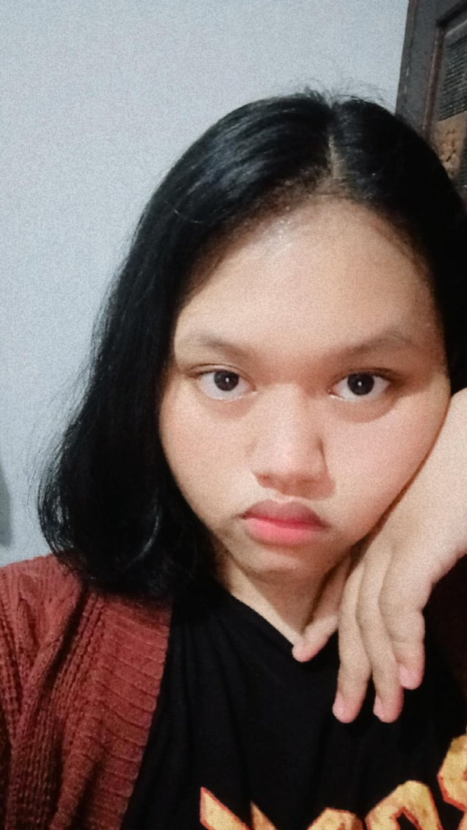 UrPrettyNyx's tweet photo. Kepala udah keberatan rambut (+pikiran sejujurnya) https://t.co/l98AozTBEv