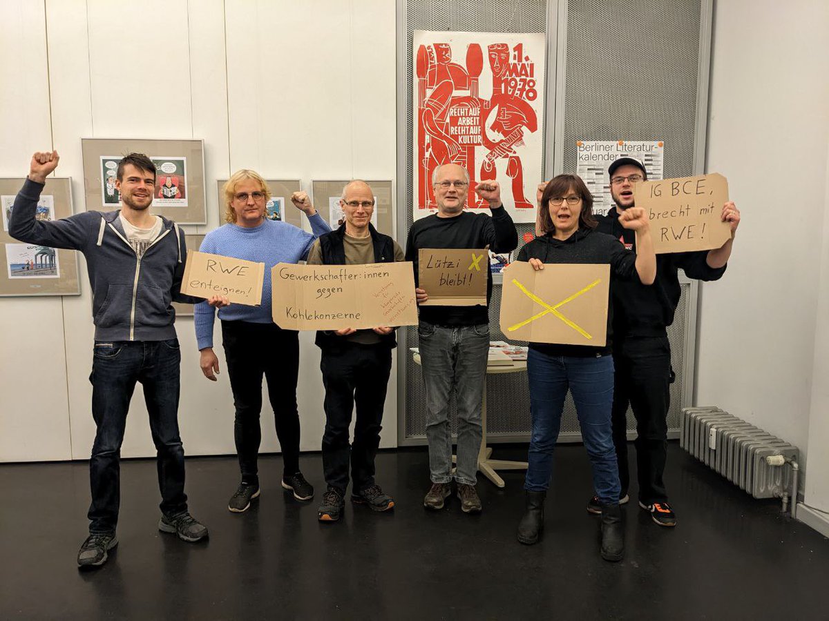 KGK_News's tweet photo. In vergangener Woche kam es zu mehreren Solidaritätsbekundungen mit den Klimaprotesten in #Luetzerath seitens der Mitglieder der #DGB-#Gewerkschaften. Journalist:innenunion in verdi kritisierte zudem die Polizeirepression gegen Pressevertreter:innen. https://t.co/XsRrqKHZ99