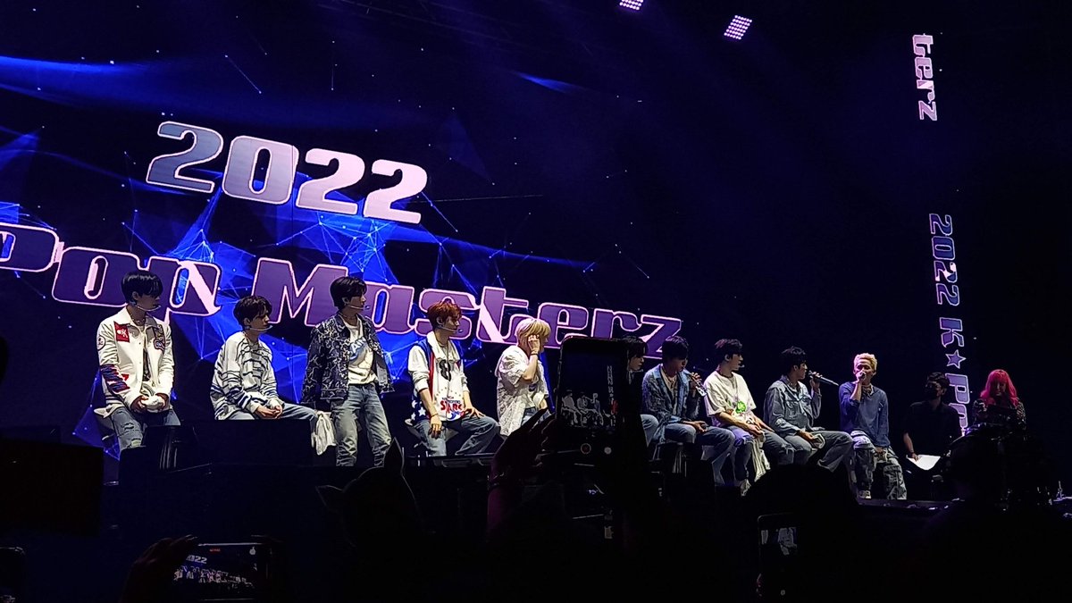 yoshicfs's tweet photo. i’m seeing my fav boys for the second time <3 https://t.co/SxRXnAOwFv