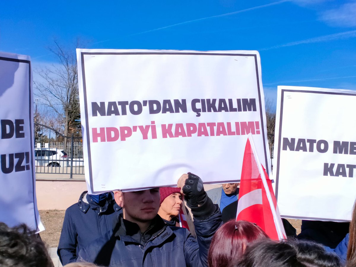NATO, Türkiye’nin baş düşmanıdır!

Hükümet, NATO ile savaştığımız dönemde NATO’nun ayağına koşuyor! NATO’nun genişlemesinden yana olduğunu söylüyor! 

Türkiye'yi NATO ile savunamazsınız.