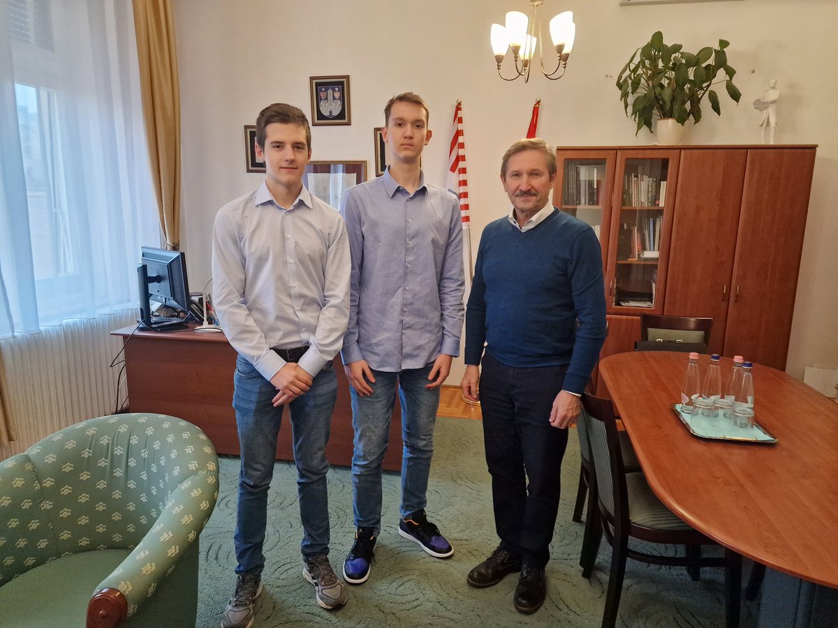 ecoedukacio's tweet photo. Sikeres tárgyalást zártunk a faültetésről Burján Ferenc 3. kerületi alpolgármester úrral.
Hajrá EcoEdu! https://t.co/TGrvH3K43M