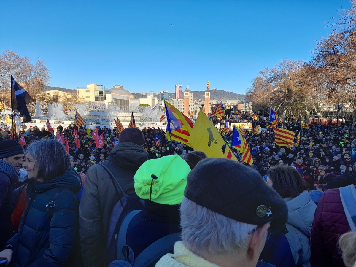 <a href="/Unitat9/">UM9-CUP</a> <a href="/Arran_jovent/">Arran</a> <a href="/cupnacional/">CUP Països Catalans</a> <a href="/assemblea/">Assemblea Nacional Catalana</a> <a href="/omnium/">Òmnium Cultural</a> <a href="/SEPC_nacional/">SEPC</a> <a href="/Endavant_OSAN/">Endavant OSAN</a> <a href="/Poble_Lliure/">Poble Lliure</a> <a href="/ConsellRep/">Consell de la República Catalana</a> Dempeus per l'autodeterminació la independència, l'amnistia i els Països Catalans! 
#ResNoAcabaAvui
#GentQueLluiti és el que cal!