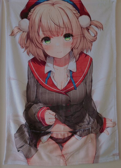 藤崎ひかり先生のuimmブランケット届きました!パンツに手を突っ込めるの最高です!(ᐡ ̳>𖥦< ̳ᐡ) 