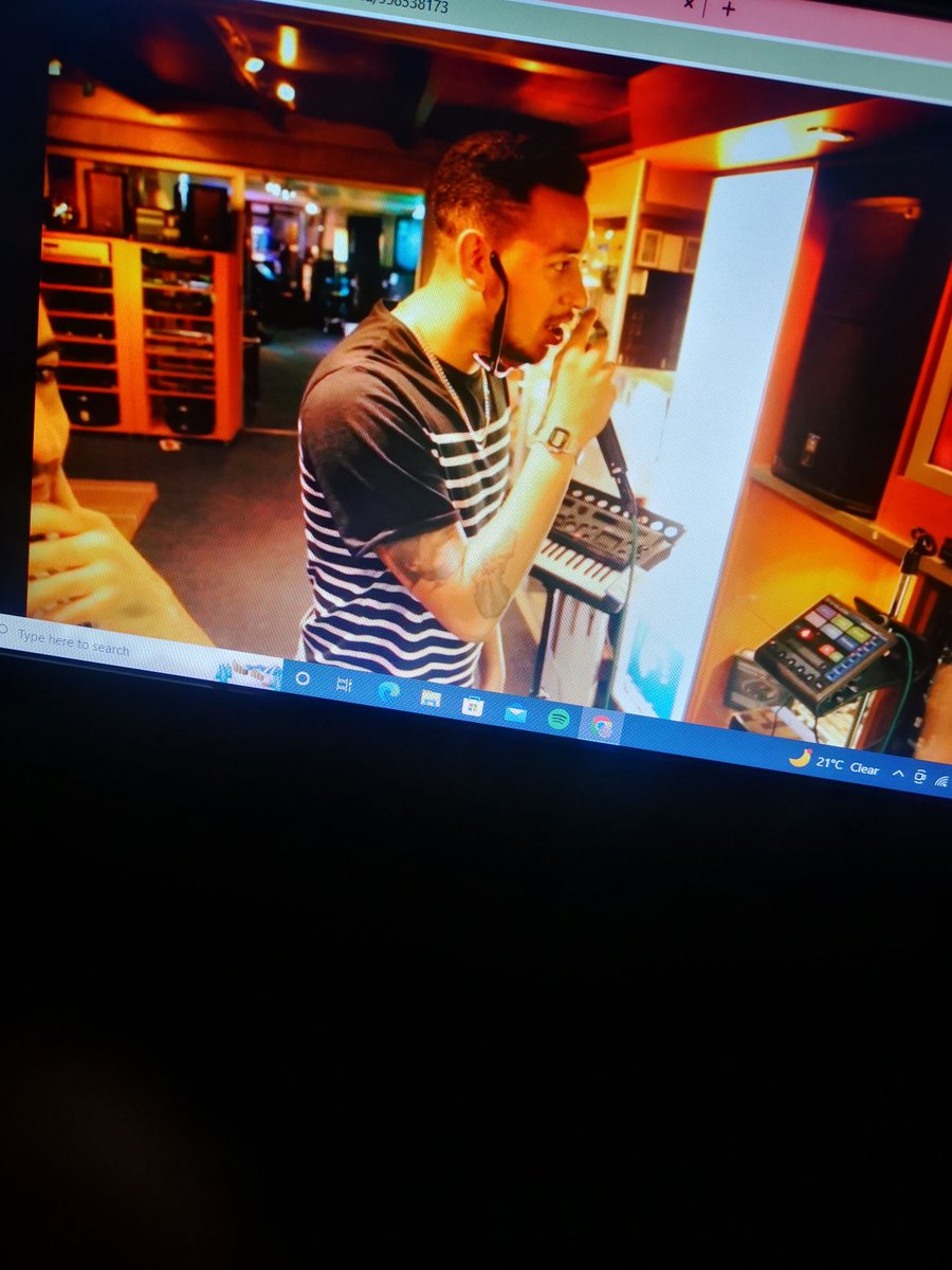 Brianworldwide2's tweet photo. Watched the Levels unlocked for the 1st time yesterday, didn't know AKA opened for Neyo as well back in 2013 https://t.co/SDaQA8MA9j