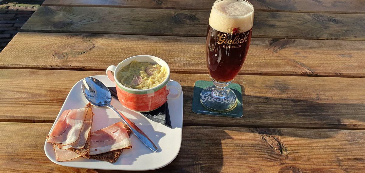 vyssotski's tweet photo. Erwtensoep (volgens oma's recept).
Lekker met bijvoorbeeld een glas #Grolsch #Herfstbok of een glaasje #Glühwein! https://t.co/zhXeWiC7B4