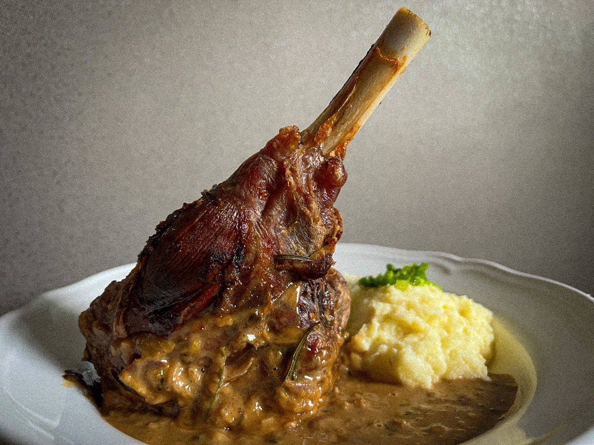 TheWarKitchen's tweet photo. 4 hour braised lamb shanks served with butter-cream mash, made from scratch
Sauce thickened with bone broth, coconut aminos & a dash of cream
War Mode #WarKitchen ⚫️🔴 (if you look closely, there’s two; always double-barreled 🧨) https://t.co/sx04nSuIjU