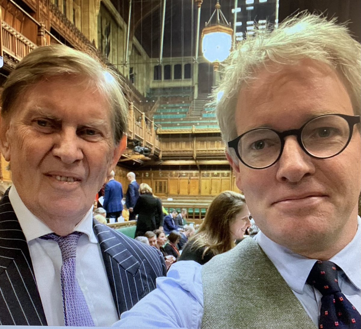 🏴‍☠️ This picture taken by Danny Kruger MP breaks Parliamentary rules about taking pictures in the chamber. Please don’t retweet it. dlvr.it/Sh6hJl