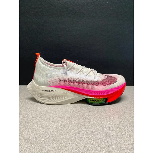 Dalia72642350's tweet photo. So good I had to share! Check out all the items I'm loving on @Poshmarkapp #poshmark #fashion #style #shopmycloset #currentelliott #nike #grownalchemist: https://t.co/o6WErBlWx5 https://t.co/cZicp5FuUk