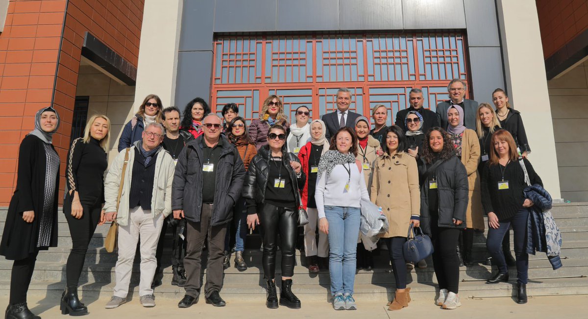 İl Müdürümüz Yasin Tepe, Mehmet Erdemoğlu Anaokulu'nun Erasmus proje ortakları olan İspanya, İtalya ve Romanya’dan gelen öğretmenlerle bir araya geldi.

<a href="/tcmeb/">Millî Eğitim Bakanlığı</a> <a href="/gul_davut/">Davut GÜL</a> <a href="/yasintepe/">Yasin TEPE</a>