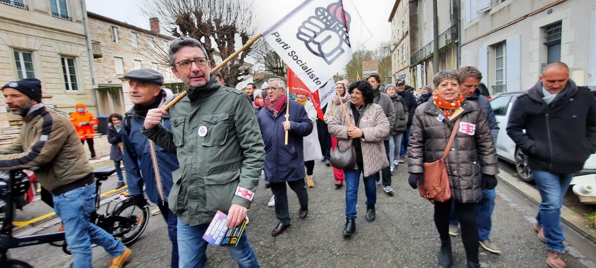 #greve19janvier #Agen #LotEtGaronne : nous sommes présents avec les syndicats, les travailleurs et les autres partis politiques de gauche pour dire NON à la #RéformeDesRetraites #RéformeBorneCiotti ✊