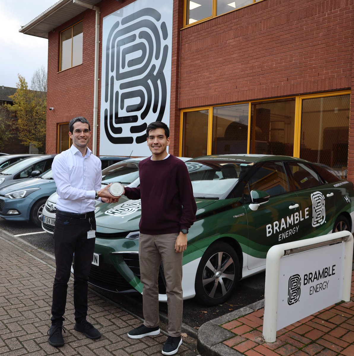 Congratulations to <a href="/uclchemeng/">UCL Chemical Engineering</a> <a href="/UCLAlumni/">UCL Alumni</a> graduate Xavier Rosas Advincula <a href="/XavierAdvincula/">Xavier R. Advincula</a> who won the 2022 Best Research Student Project CENG0038. The award was sponsored for the first time by the @UCL spinout company <a href="/BrambleEnergy/">Bramble Energy Ltd</a>. 

➡️ Find out more: buff.ly/3Hdleq2