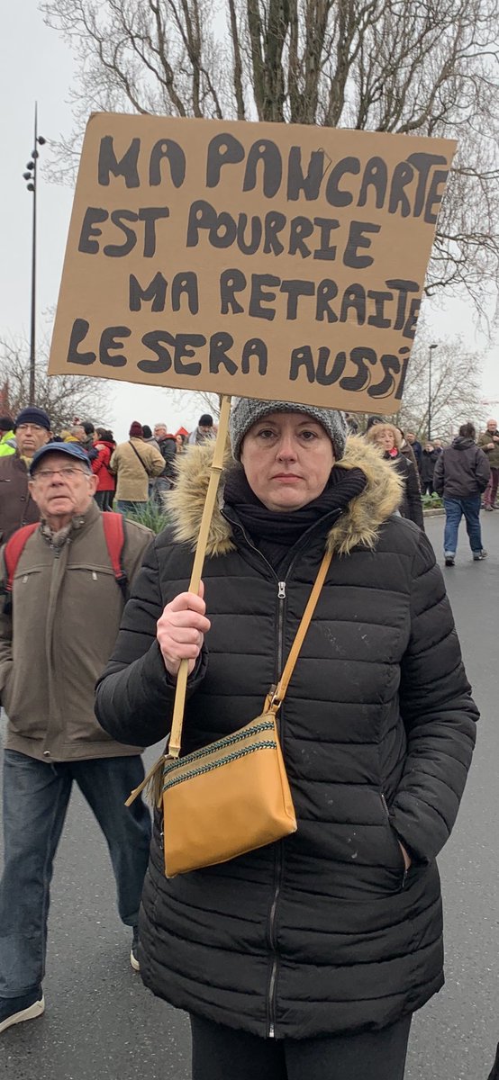 Mobilisation impressionnante à #Nantes … et avec le sourire #greve19janvier #retraite