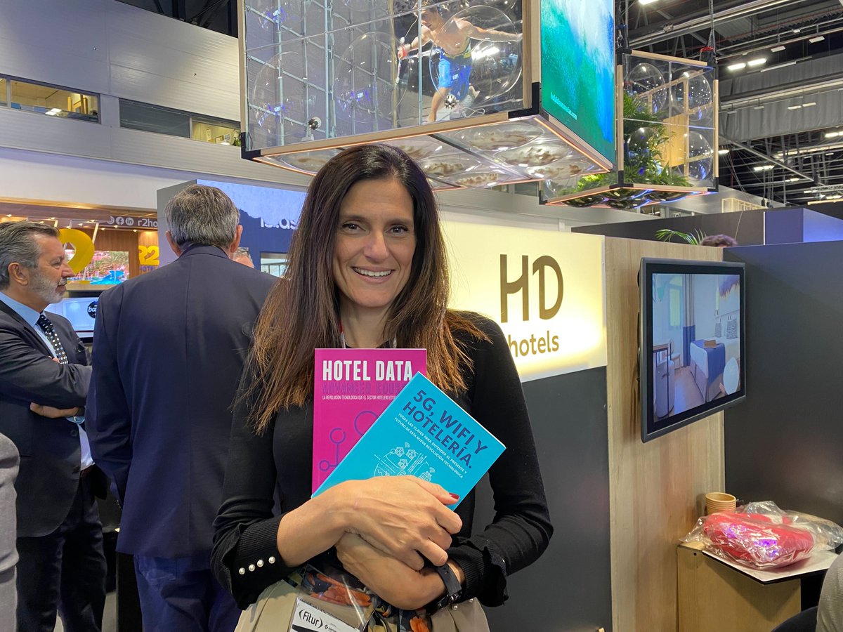 hotelinking's tweet photo. Ha sido un placer encontrarnos con Ana García del Río, de @HDHotels, en #fitur2023. En tus manos dejamos el poder de nuestros libros sobre #hoteldata #5g #wifi y #hoteleria 📖
🚀 Cómo nos gusta que nuestros clientes noten los resultados de nuestras soluciones #contactless‼ https://t.co/D4CxU2MAsC