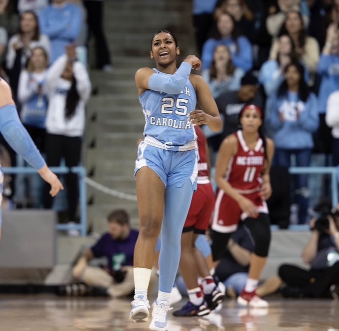 CrownedPrinceHC's tweet photo. GO TO HELL DOOK!!!! #LetsGoTarHeels https://t.co/fktwEjnS72