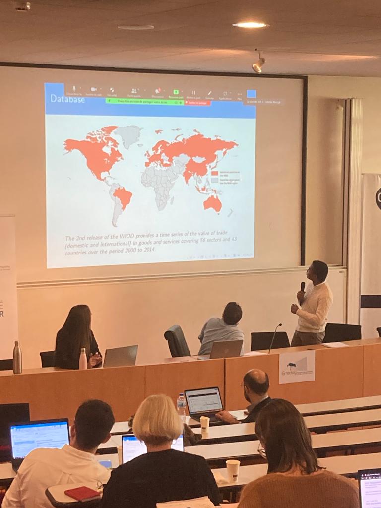 GREDEG PhD Workshop (@gredeg_workshop) on Twitter photo After a quick intro by <a href="/mnapoletano1/">Mauro Napoletano</a>, we debuted the session w/ <a href="/PersendaArnaud/">Arnaud Persenda</a> and his working paper on autocatalytic networks, and Camille Begon and her work on geographical innovation. Thanks to <a href="/cjoyez/">Charlie Joyez</a> for discussing Arnaud's paper and to the participants for the discussion馃搳 After a quick intro by <a href="/mnapoletano1/">Mauro Napoletano</a>, we debuted the session w/ <a href="/PersendaArnaud/">Arnaud Persenda</a> and his working paper on autocatalytic networks, and Camille Begon and her work on geographical innovation. Thanks to <a href="/cjoyez/">Charlie Joyez</a> for discussing Arnaud's paper and to the participants for the discussion馃搳
