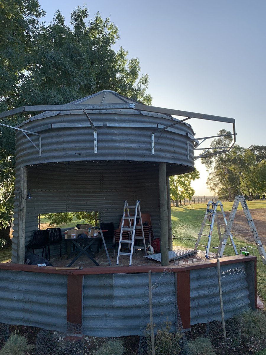 huskyfarmin's tweet photo. Bloody hell this curved roof is time consuming https://t.co/Q8vVzoCjbe