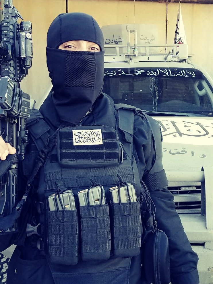 رجالو هېڅکله په نړۍ کې د هېڅ یوه کافر/مفسد د باطل پروا نۀ ده ساتلې، تل یې په ډاګه د کُفر/باطل په وړاندې مقابله او لۀ حق څخه یې دفاع کړې،
<a href="/AhmdAmarty/">صوارم خبيب</a> <a href="/Satri_mujahed12/">غرباء</a> <a href="/Slah_paktin/">صلاح پکتين/Slah paktin</a>