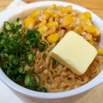 いつもと気分を変えて♪まろやかさが最高な「ミルクバターチキンラーメン」。