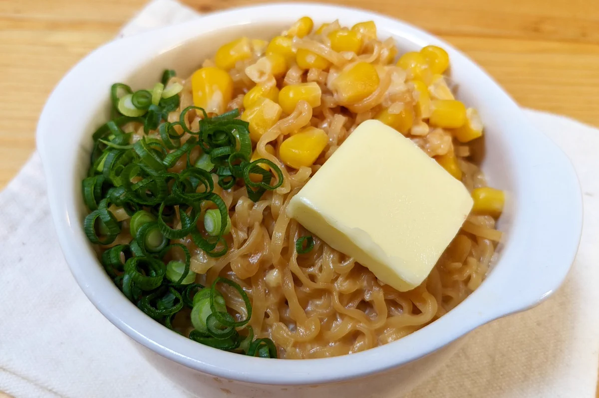 いつもと気分を変えて♪まろやかさが最高な「ミルクバターチキンラーメン」。