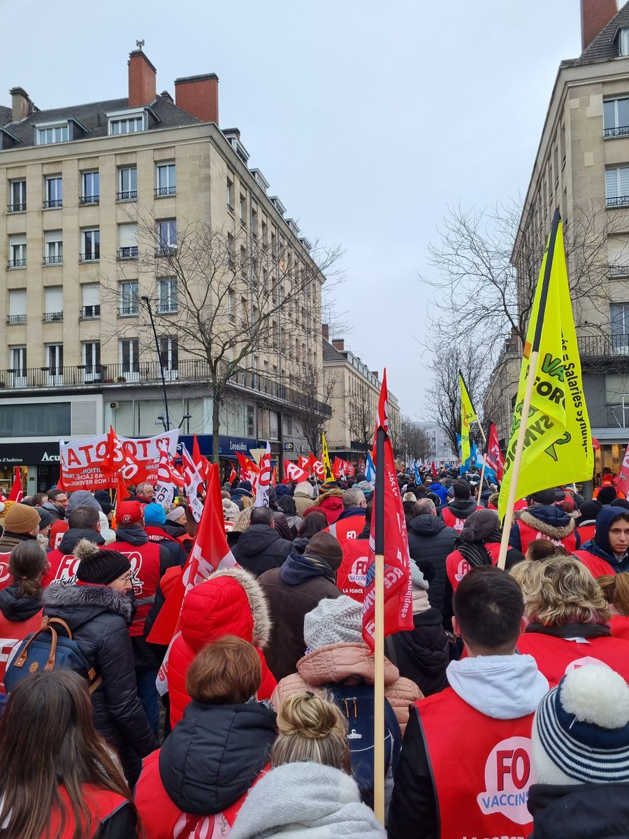 J'étais à Valenciennes ce matin pour la #greve19janvier et je peux vous dire que le cortège était impressionnant.
Plus notre mobilisation sera forte, moins le gouvernement pourra nous tordre le bras !
