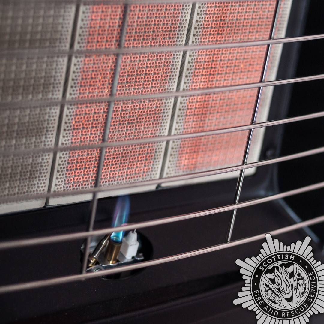 fire_scot's tweet photo. If you're using portable heaters keep them away from furniture, bedding or curtains and never use them for drying clothes.
Read more: 👉https://t.co/IkqqFi7QXR
#StayFireSafe #TakeCareThisWinter https://t.co/tMJmKVbHcs